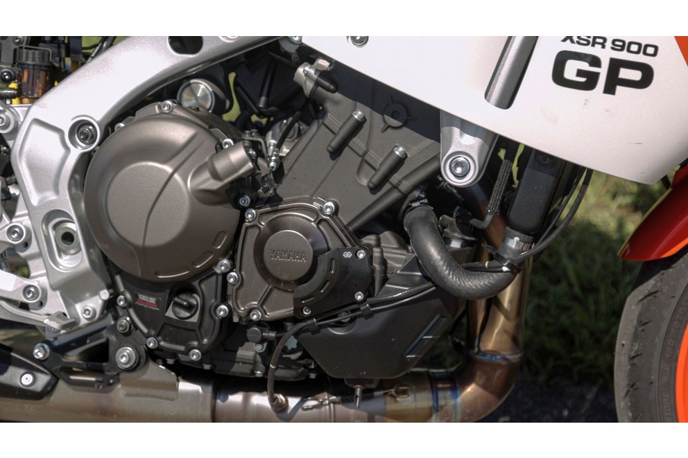 Prueba de la Yamaha XSR900 GP 2024 en carretera secundaria - Imagen 57