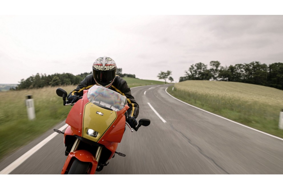 Yamaha XSR900 GP 2024 Test on the Country Road - Image 38