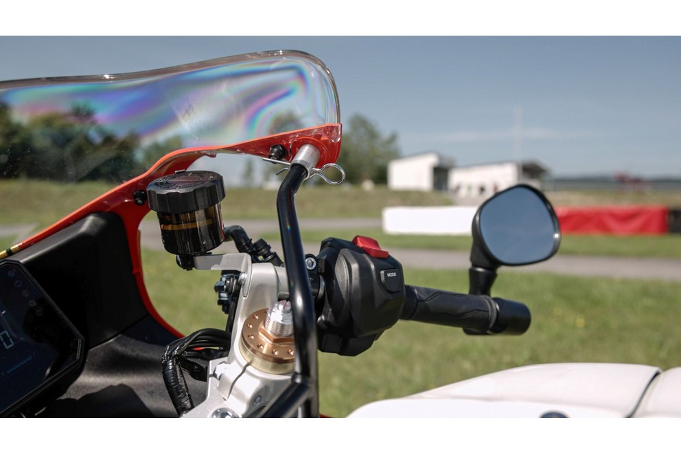 Yamaha XSR900 GP 2024 Test on the Country Road - Image 7