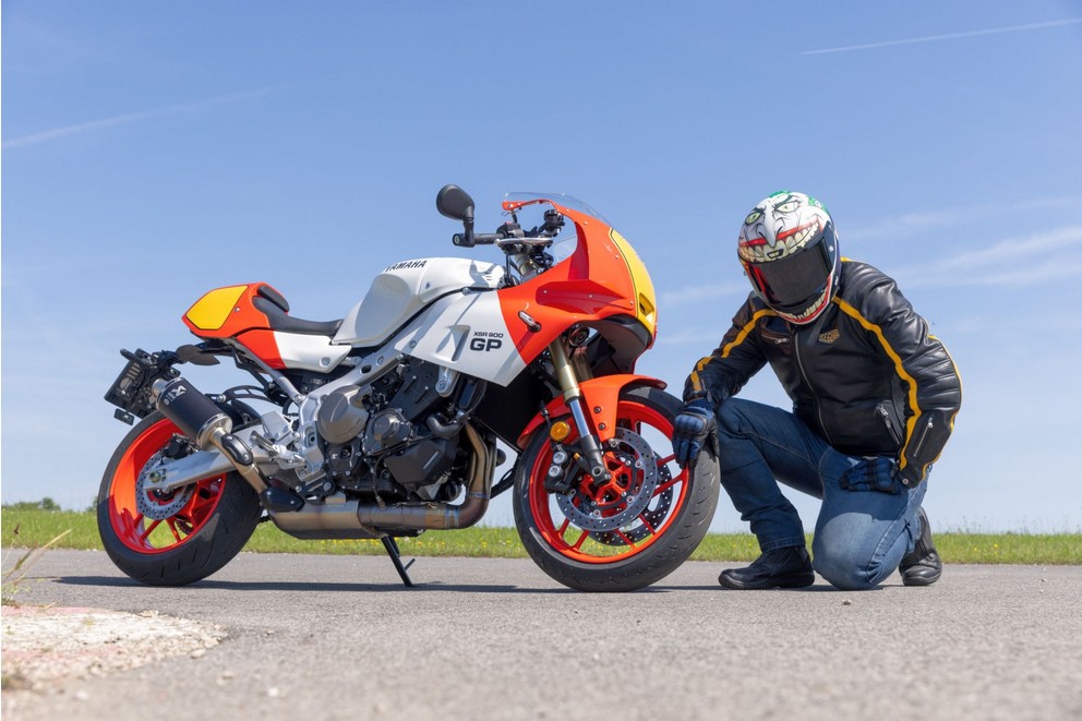 Prueba de la Yamaha XSR900 GP 2024 en carretera secundaria - Imagen 1