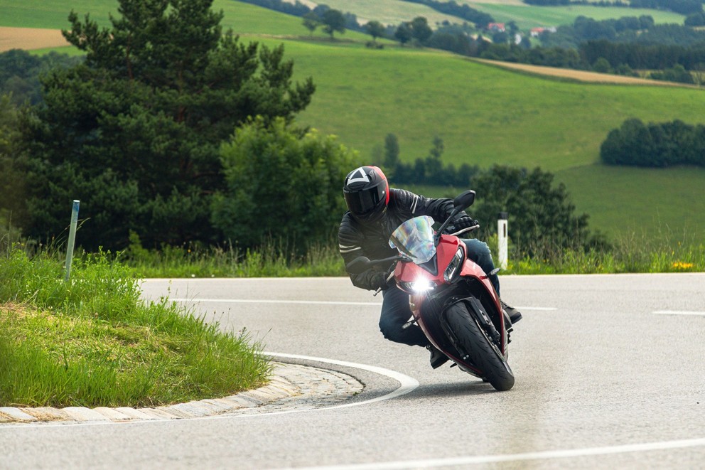 Triumph Daytona 660 teszt a vidéki úton 2024 - Kép 20