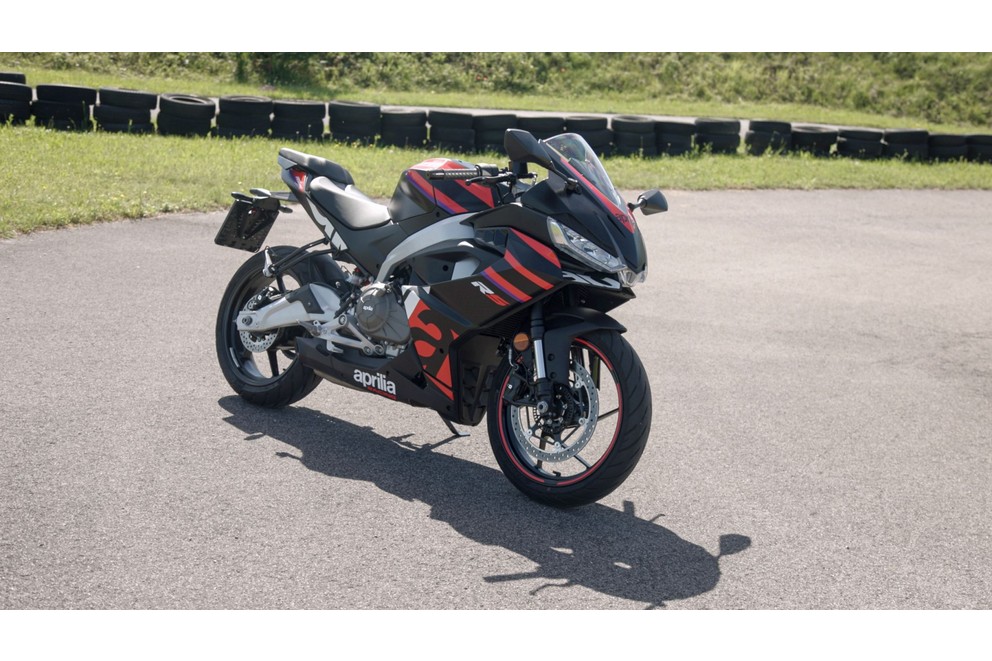 Aprilia RS 457 Test 2024 auf der Supermoto-Strecke  - Bild 21