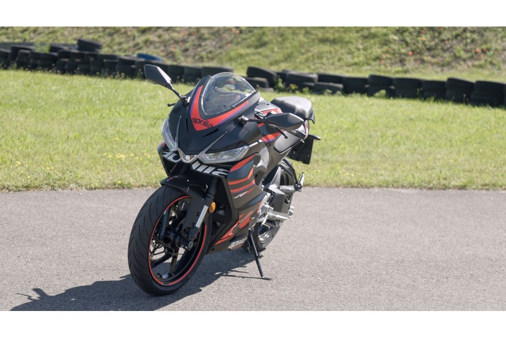 Aprilia RS 457 Test 2024 Supermoto pistinde - Resim 44