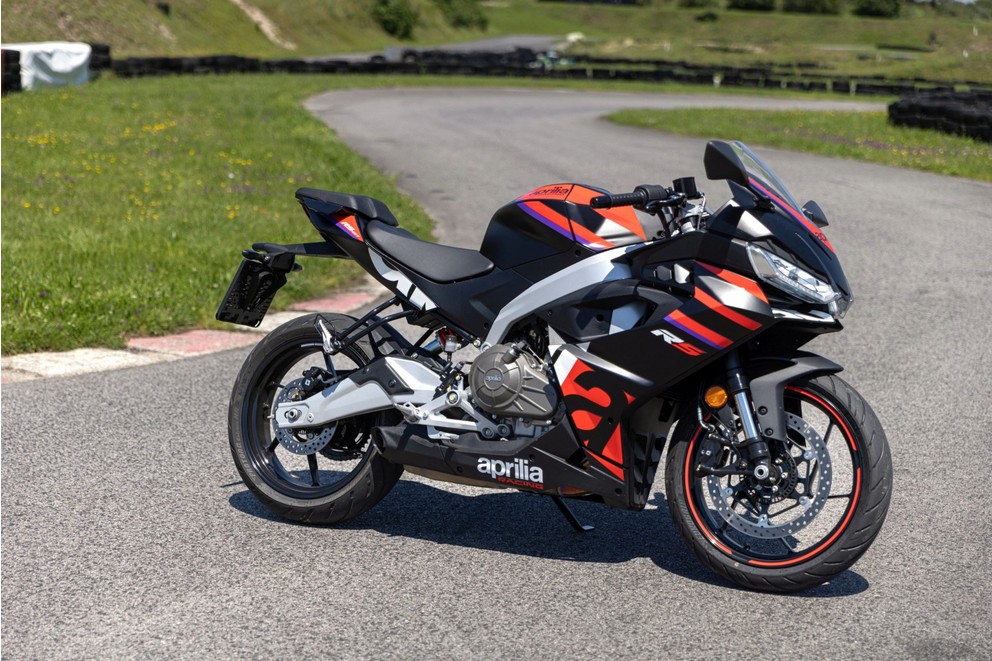 Aprilia RS 457 teszt 2024 a Supermoto-pályán - Kép 49