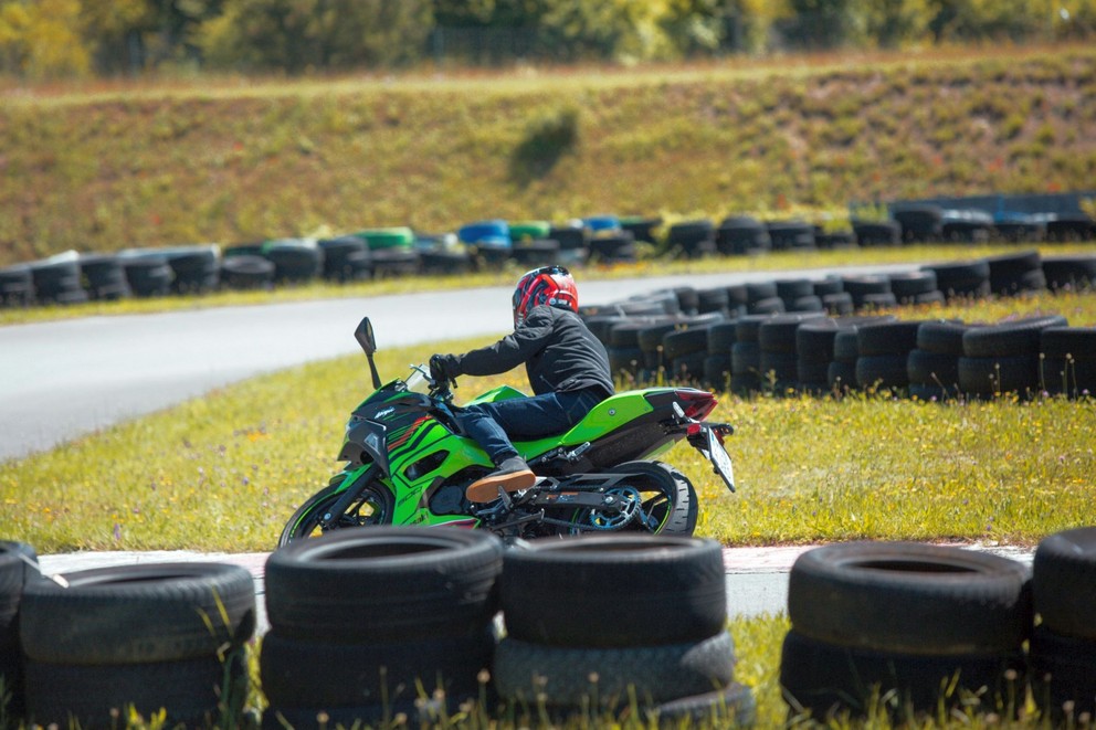 Test de la Kawasaki Ninja 500 SE 2024 : Une sportive accessible pour les débutants A2 - Image 50