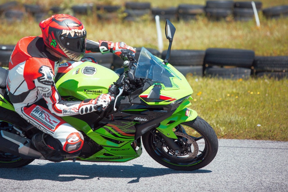 Kawasaki Ninja 500 SE Test 2024: Gebruiksvriendelijke A2-supersport - afbeelding 26