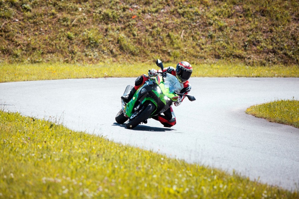 Kawasaki Ninja 500 SE Test 2024: Gebruiksvriendelijke A2-supersport - afbeelding 5