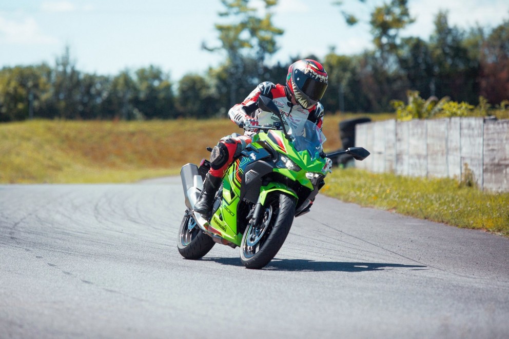 Kawasaki Ninja 500 SE Test 2024: Gebruiksvriendelijke A2-supersport - afbeelding 10