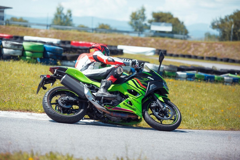 Kawasaki Ninja 500 SE Test 2024: Začetniku prijazen A2-supersport - Slika 38