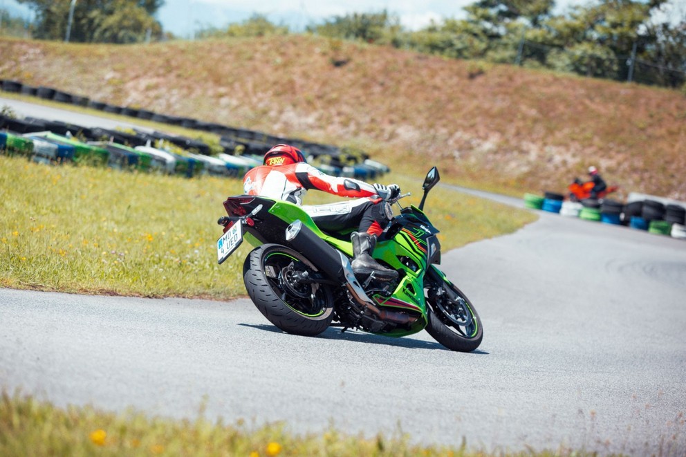 Kawasaki Ninja 500 SE Test 2024: Prijateljski A2-Sportista za Početnike - Слика 19