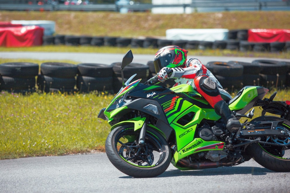 Kawasaki Ninja 500 SE Test 2024: Začetniku prijazen A2-supersport - Slika 41