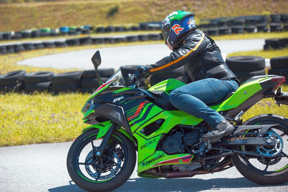 Test de la Kawasaki Ninja 500 SE 2024 : Une sportive accessible pour les débutants A2 - Image 20