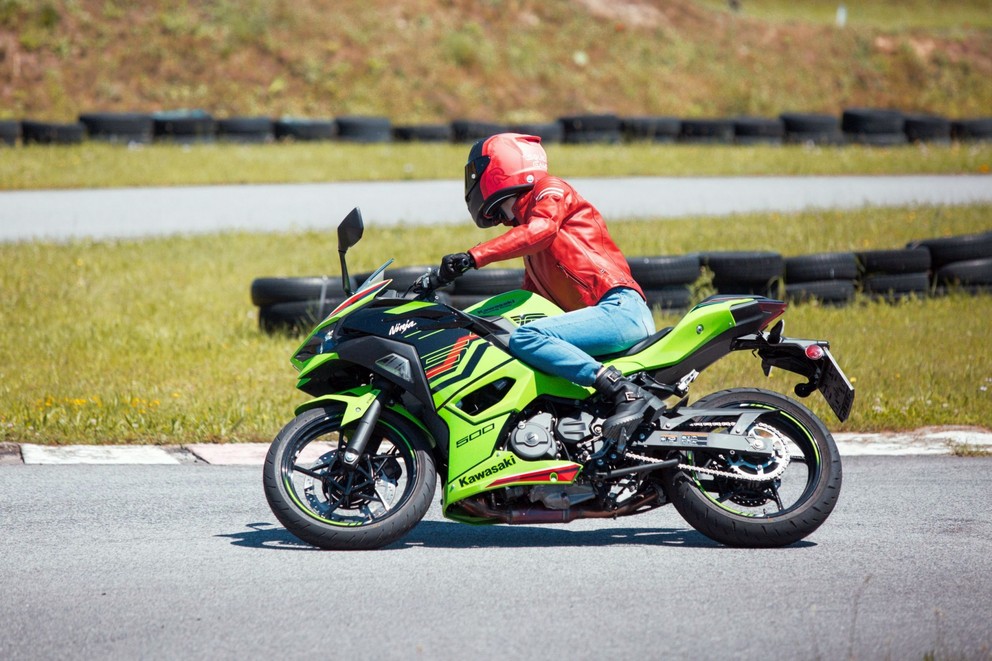 Test de la Kawasaki Ninja 500 SE 2024 : Une sportive accessible pour les débutants A2 - Image 28