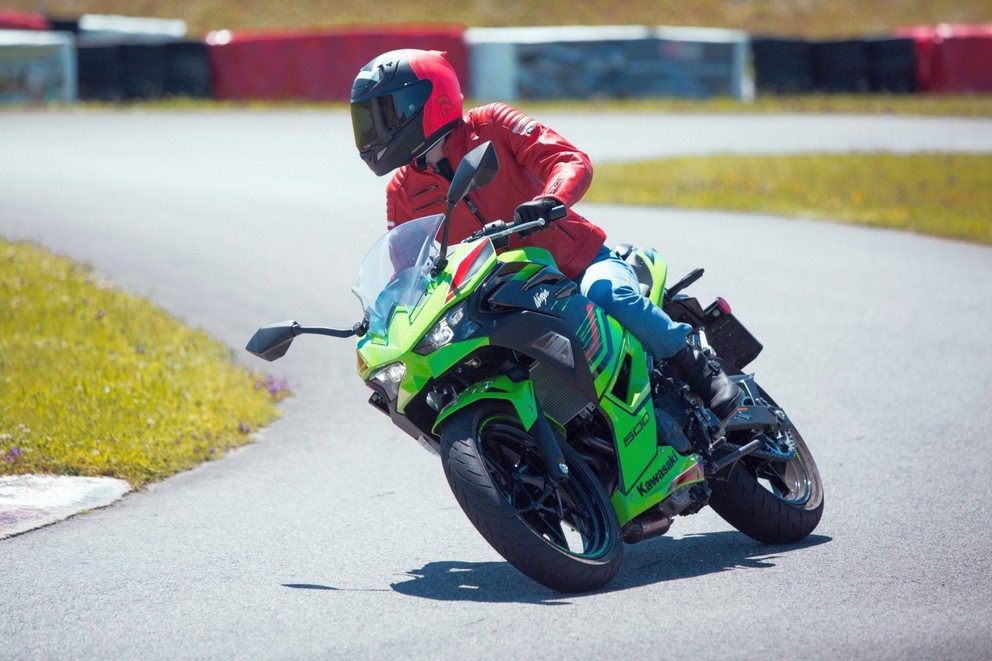 Kawasaki Ninja 500 SE Test 2024: Začetniku prijazen A2-supersport - Slika 64