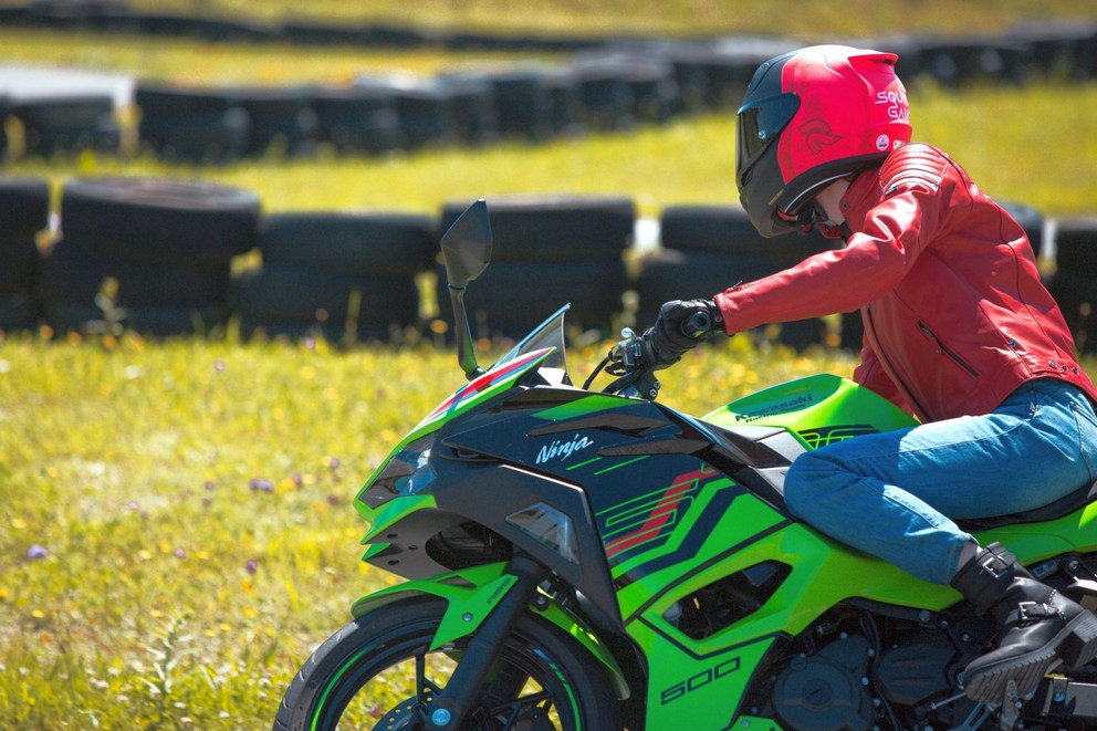 Kawasaki Ninja 500 SE Test 2024: Prijateljski A2-Sportista za Početnike - Слика 45