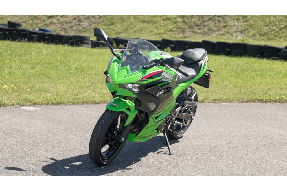 Kawasaki Ninja 500 SE Prueba 2024: Deportiva A2 amigable para principiantes - Imagen 35