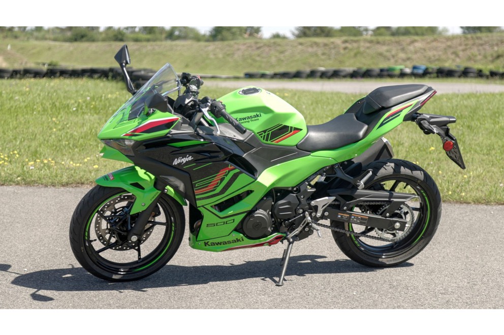 Kawasaki Ninja 500 SE Prueba 2024: Deportiva A2 amigable para principiantes - Imagen 56