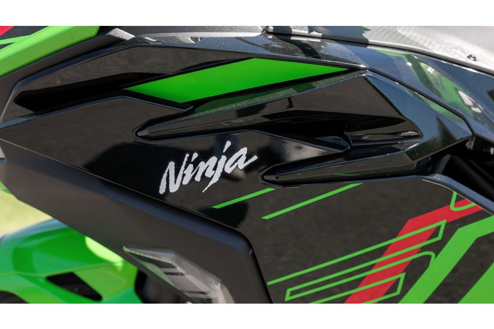 Kawasaki Ninja 500 SE Prueba 2024: Deportiva A2 amigable para principiantes - Imagen 37