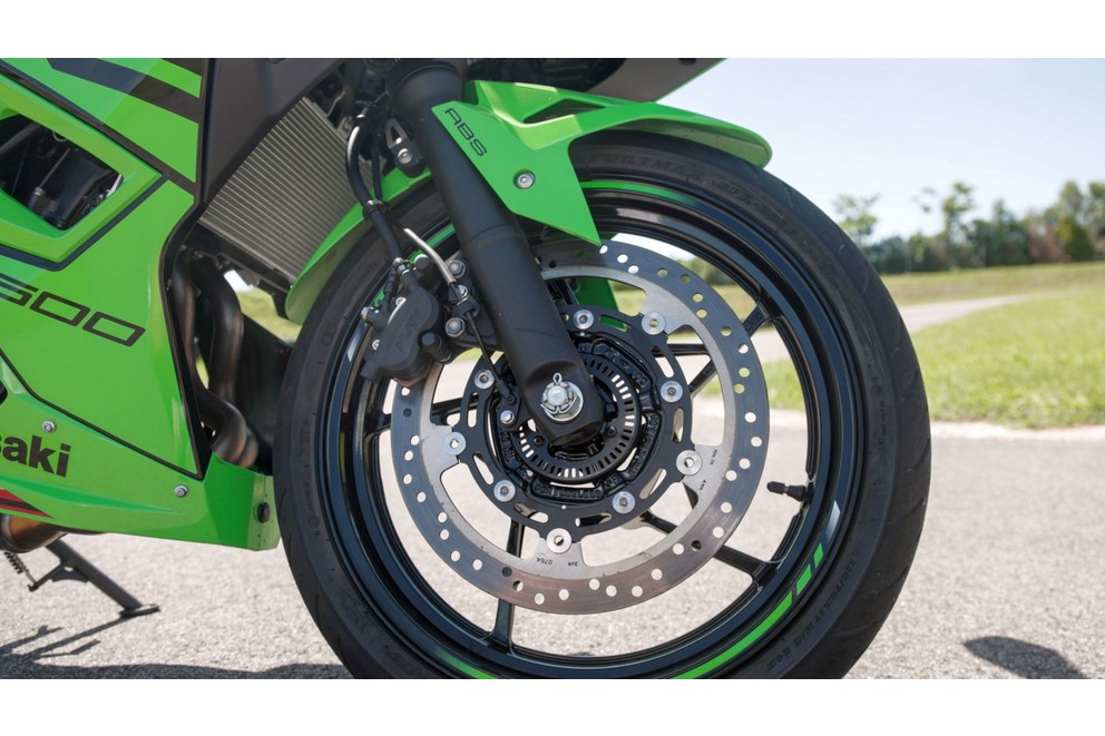 Test de la Kawasaki Ninja 500 SE 2024 : Une sportive accessible pour les débutants A2 - Image 43