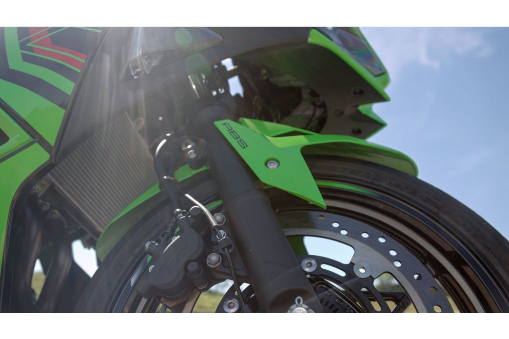 Kawasaki Ninja 500 SE Test 2024: Einsteigerfreundlicher A2-Sportler - Bild 32