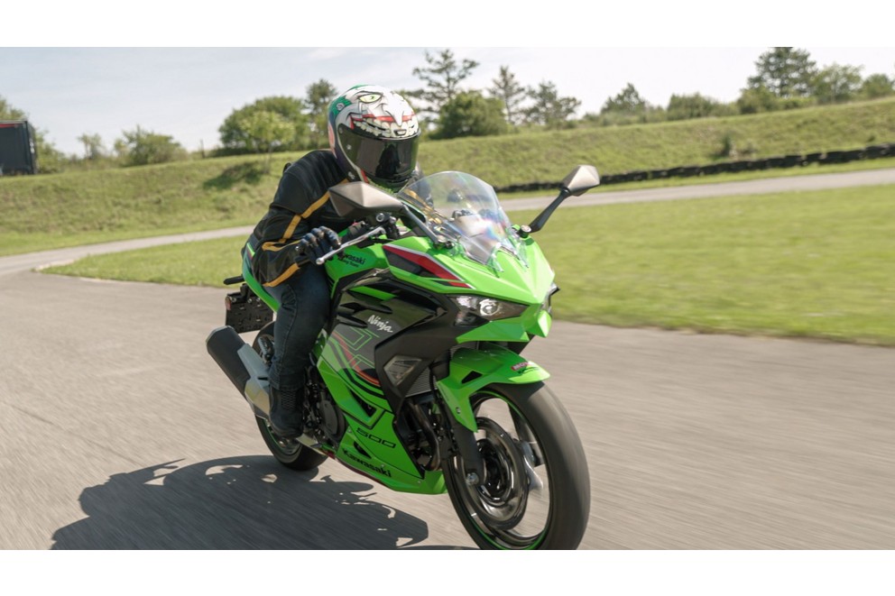 Kawasaki Ninja 500 SE Prueba 2024: Deportiva A2 amigable para principiantes - Imagen 51