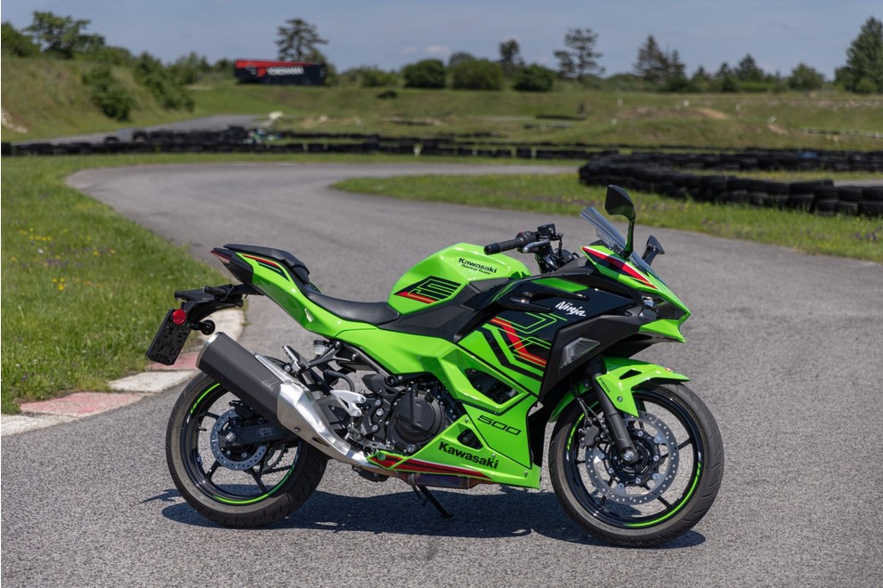 Kawasaki Ninja 500 SE Test 2024: Einsteigerfreundlicher A2-Sportler - Bild 54