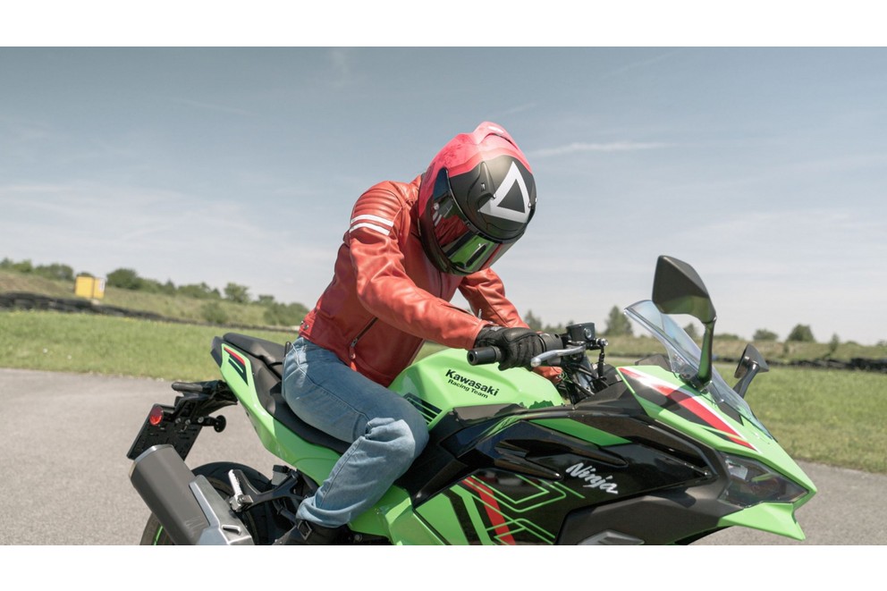 Kawasaki Ninja 500 SE Test 2024: Přátelský sportovec pro začátečníky s licencí A2 - Obrázek 29