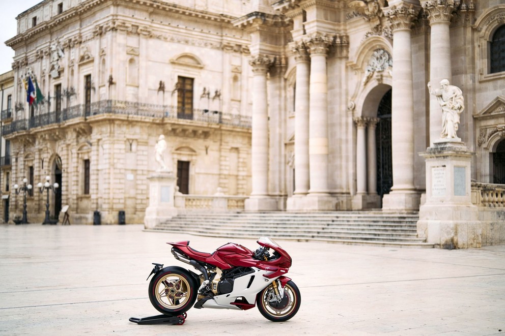 MV Agusta Superveloce 1000 Serie Oro 2024 - Obrázok 3