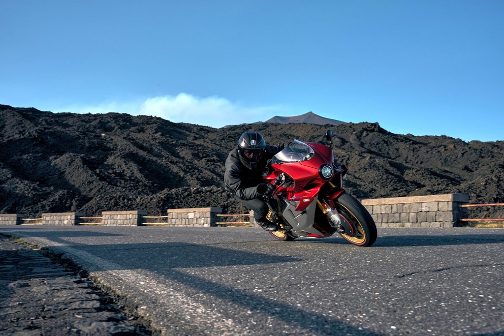 MV Agusta Superveloce 1000 Serie Oro 2024 - Obrázek 10