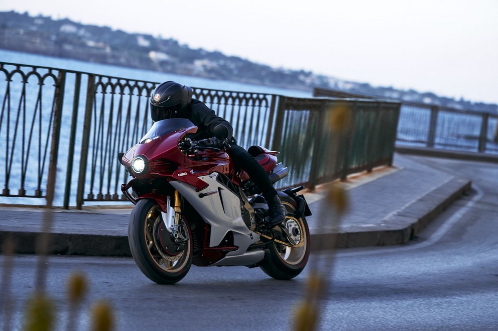 MV Agusta Superveloce 1000 Serie Oro 2024 - Resim 13