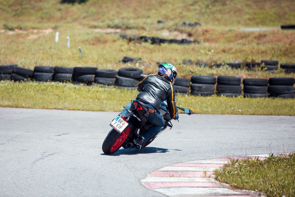 CFMOTO 450SR S Test 2024 - Obrázok 38