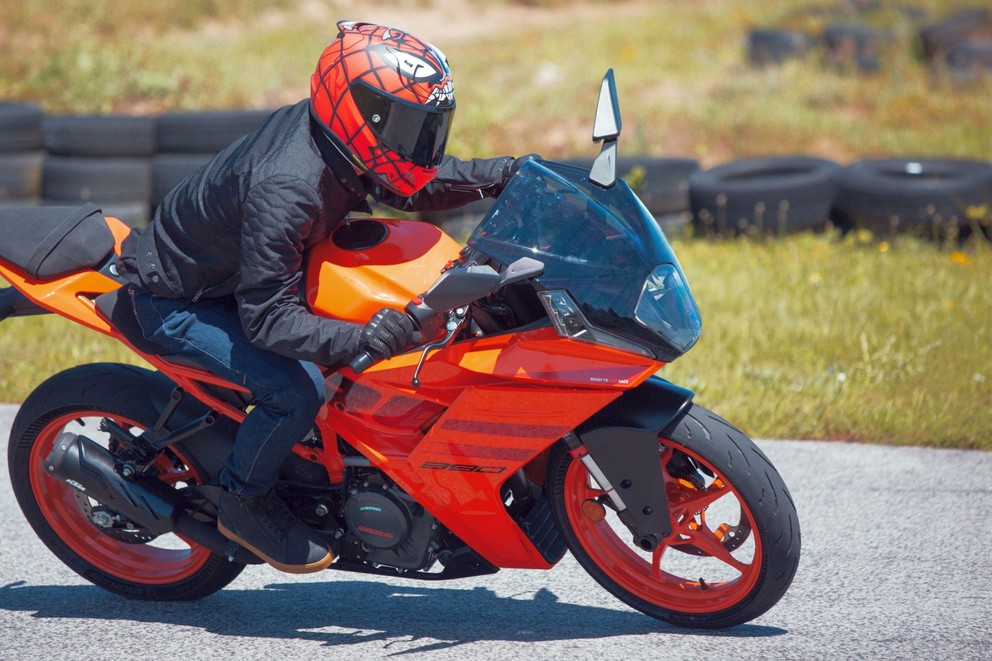 KTM RC 390 Test 2024 - Image 14