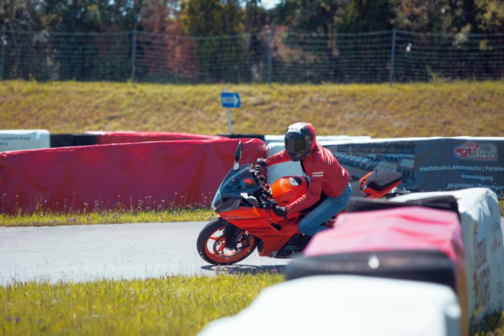 Prueba de la KTM RC 390 2024 - Imagen 11