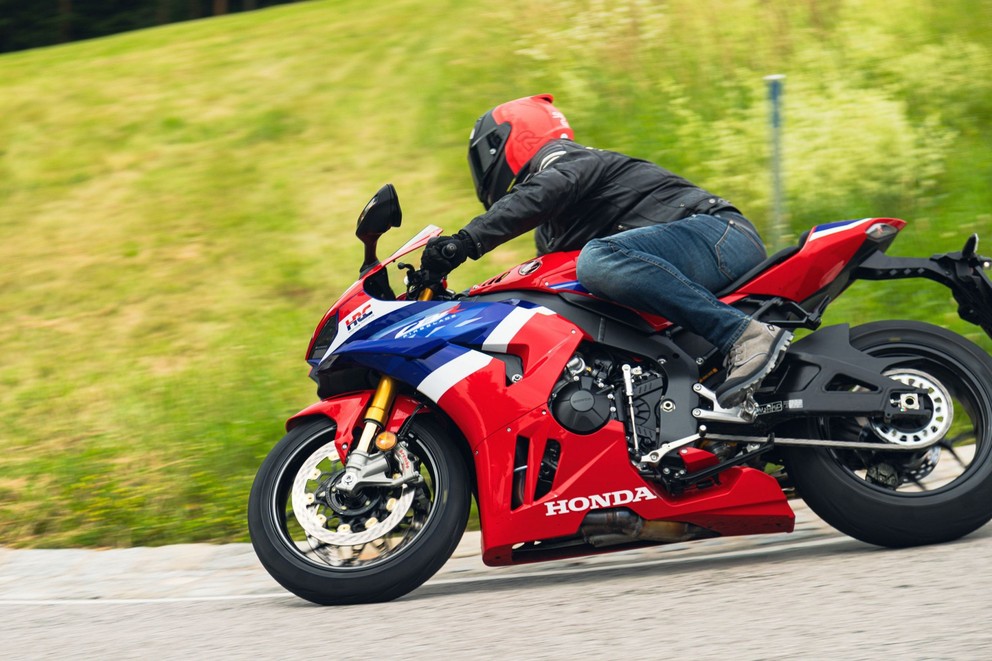 Honda Fireblade SP 2024 Testi kırsal yolda - Resim 14