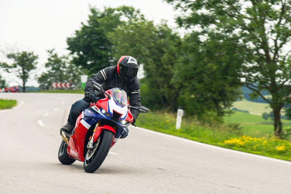 Honda Fireblade SP 2024 Test on the Country Road - Image 31