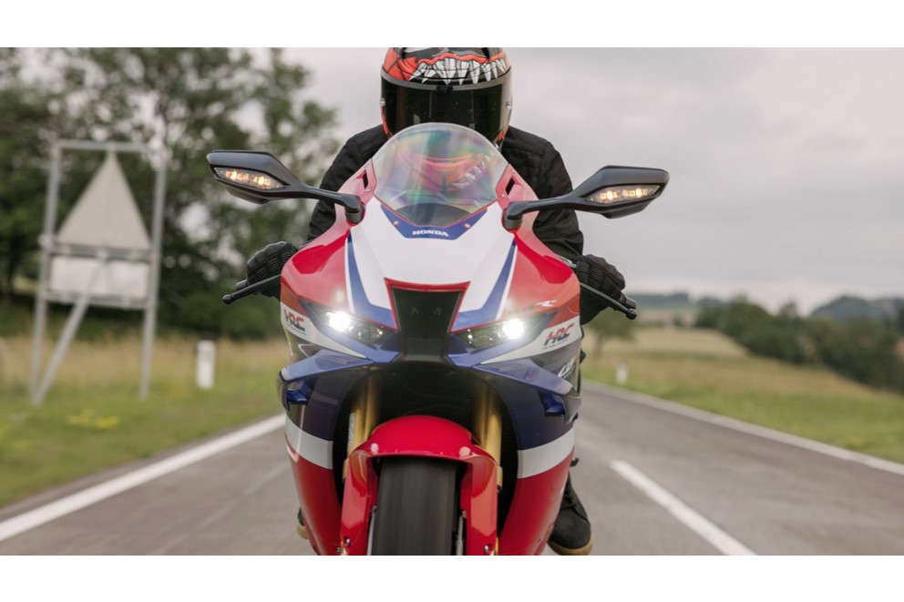 Honda Fireblade SP 2024 Testi kırsal yolda - Resim 43