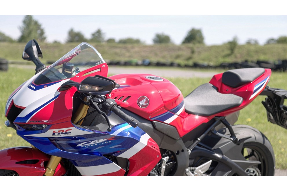 Honda Fireblade SP 2024 Test on the Country Road - Image 16