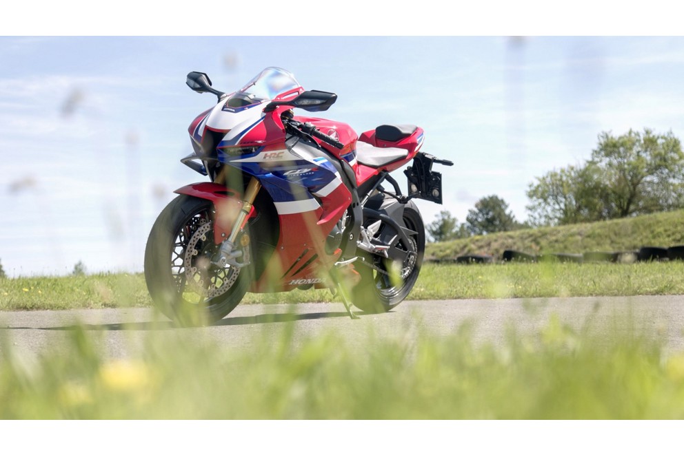 Honda Fireblade SP 2024 Test on the Country Road - Image 37