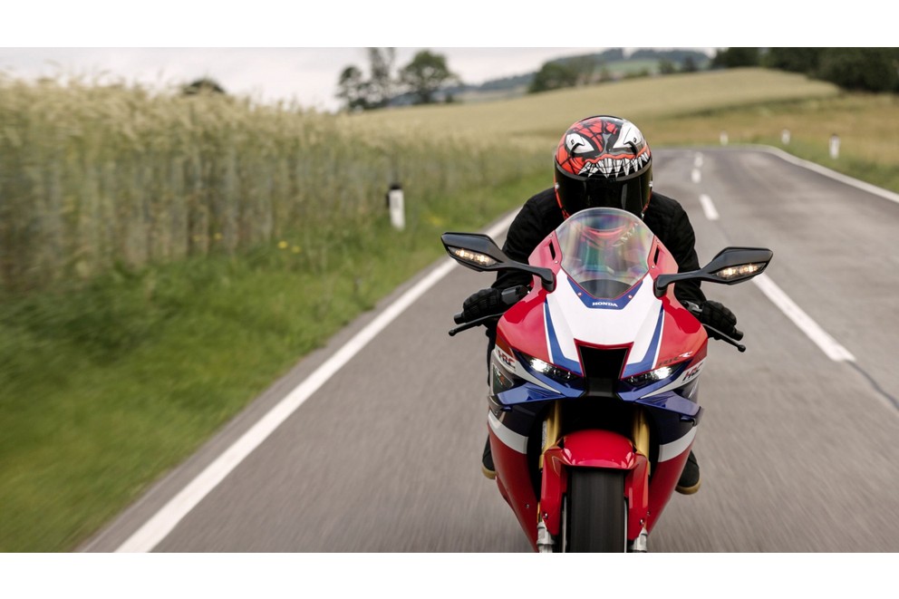 Honda Fireblade SP 2024 Test on the Country Road - Image 23