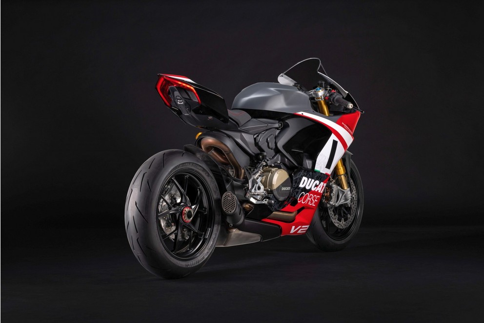 Ducati Panigale V2 Superquadro Final Edition 2024 - Image 37