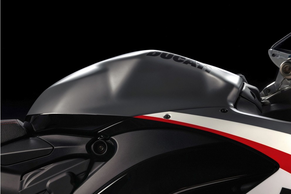 Ducati Panigale V2 Superquadro Final Edition 2024 - Image 23