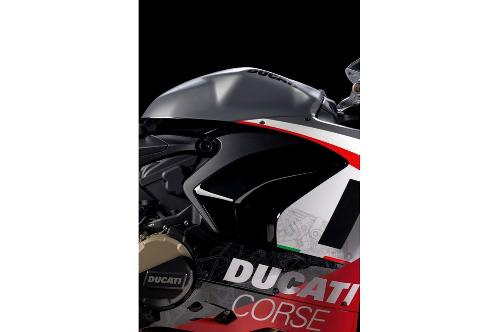 Ducati Panigale V2 Superquadro Final Edition 2024 - Resim 58