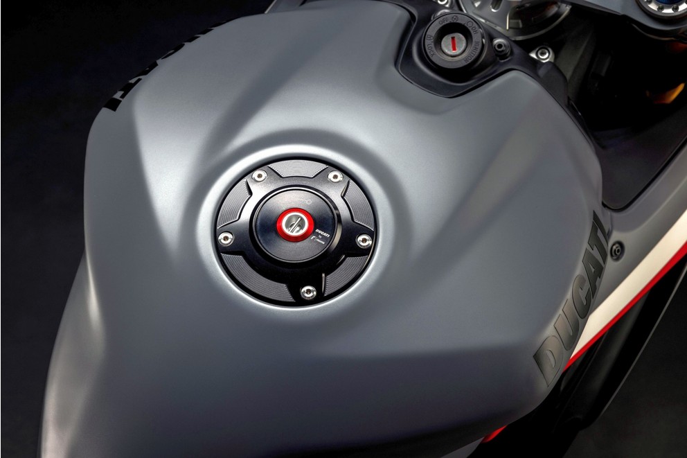 Ducati Panigale V2 Superquadro Final Edition 2024 - Image 25