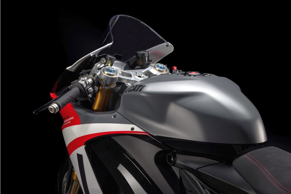 Ducati Panigale V2 Superquadro Final Edition 2024 - Resim 70