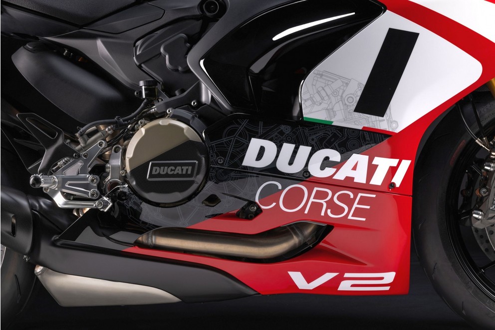 Ducati Panigale V2 Superquadro Final Edition 2024 - Resim 28