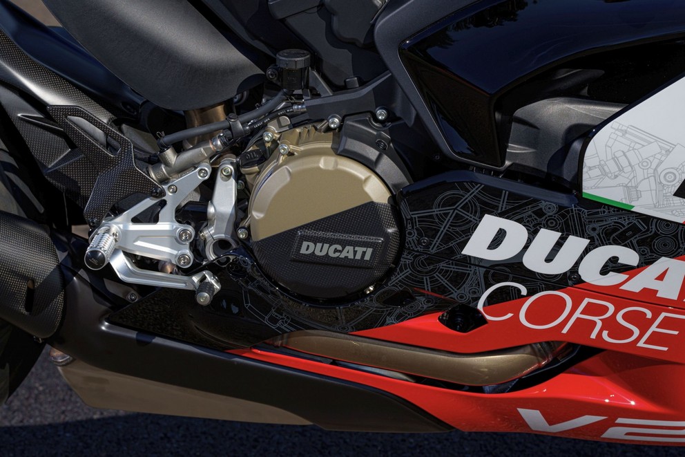 Ducati Panigale V2 Superquadro Final Edition 2024 - Image 86