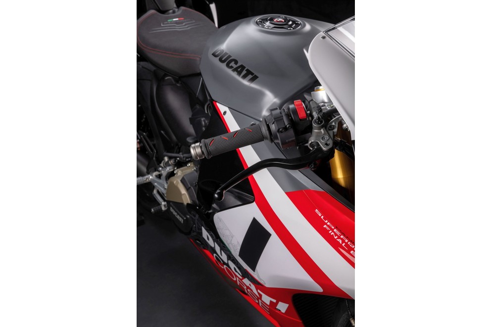 Ducati Panigale V2 Superquadro Final Edition 2024 - Resim 52