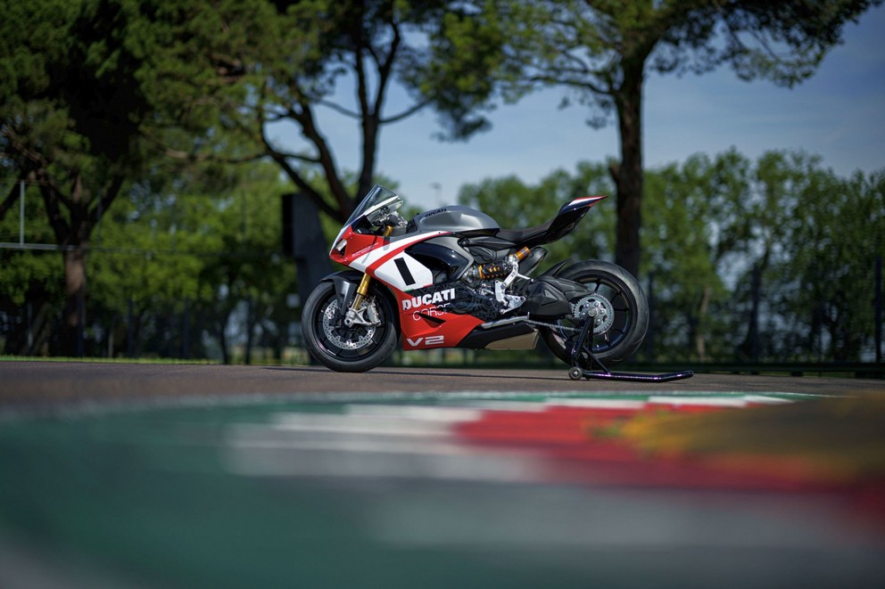 Ducati Panigale V2 Superquadro Final Edition 2024 - Image 65