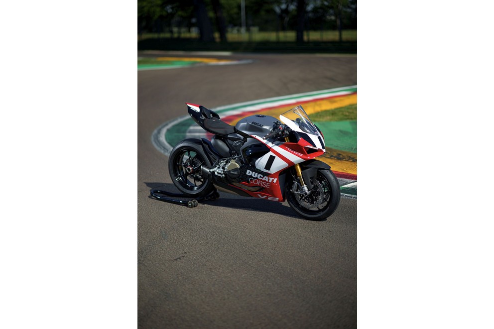 Ducati Panigale V2 Superquadro Final Edition 2024 - Image 24