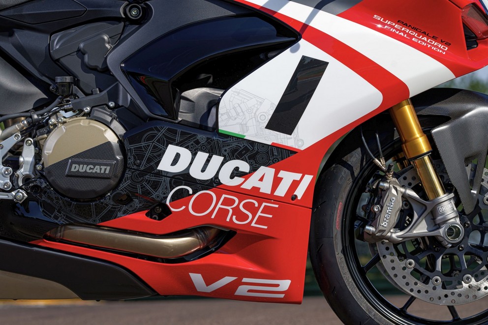 Ducati Panigale V2 Superquadro Final Edition 2024 - Resim 11